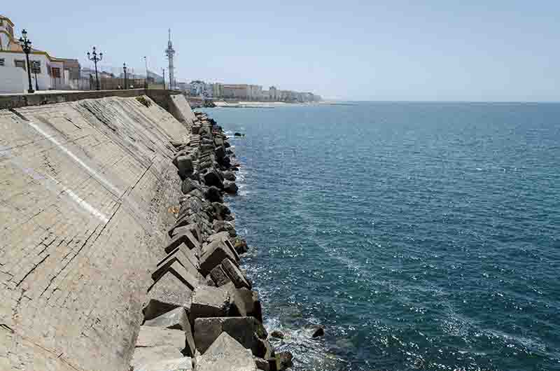 Cádiz 35 - rompeolas.jpg